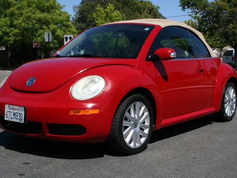 Used 2008 Volkswagen Beetle SE FWD image 9