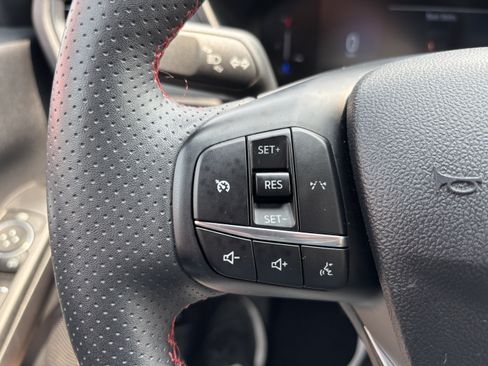 Used 2025 Ford Escape ST-Line Select AWD/4WD image 19