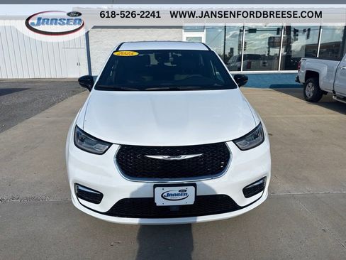 Used 2025 Chrysler Pacifica Select FWD image 2