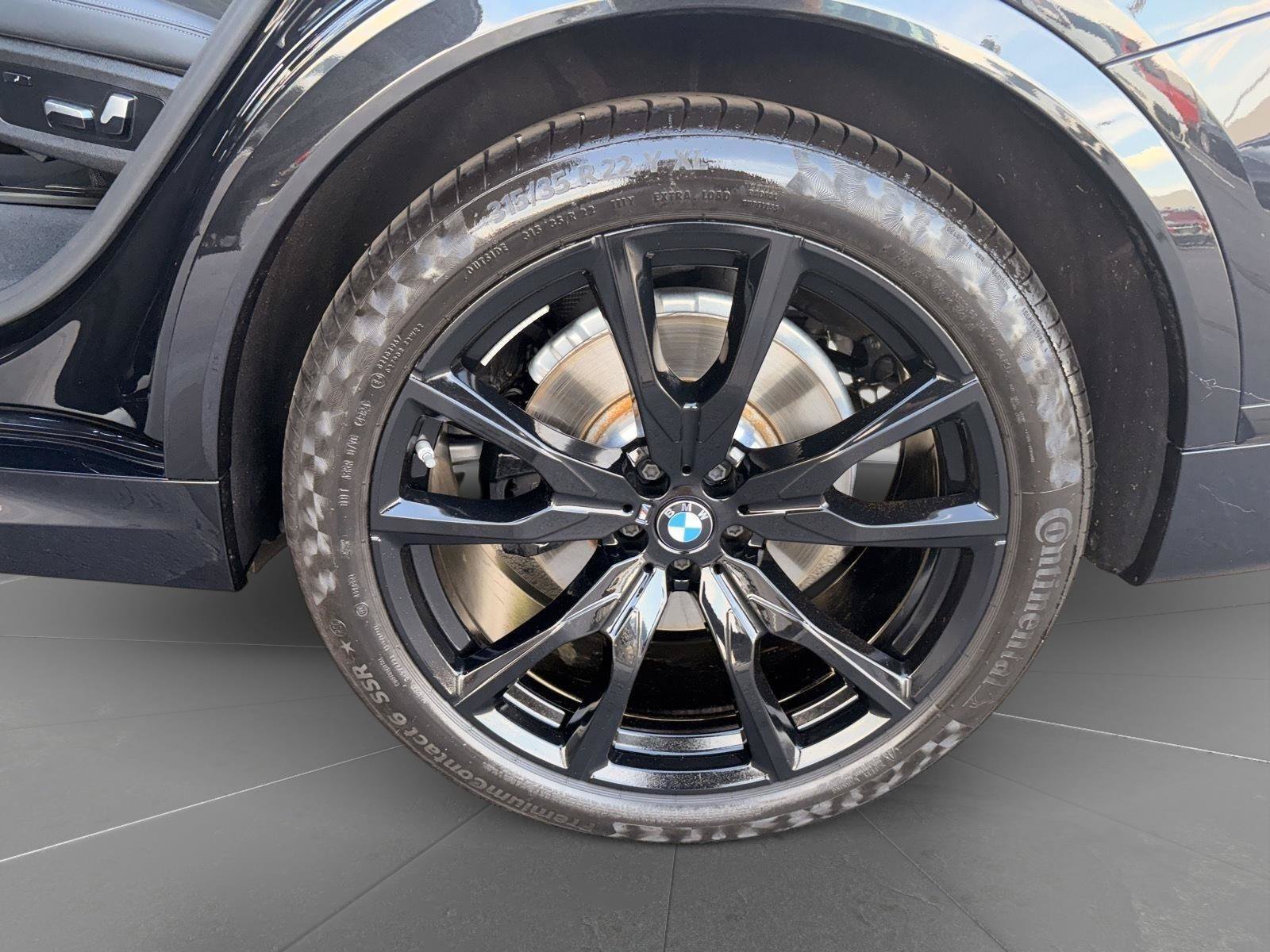 Used 2025 BMW X7 xDrive40i w/ M Sport Package AWD/4WD image 11