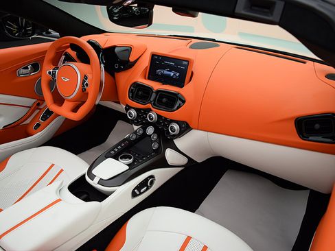 Used 2023 Aston Martin V8 Vantage Roadster RWD image 53