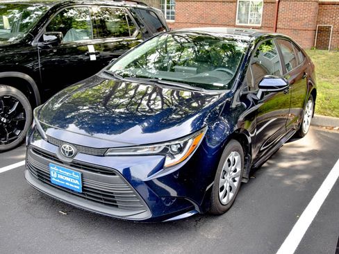 Used 2023 Toyota Corolla LE FWD image 13