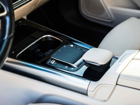 Used 2022 Mercedes-Benz GLA 250 4MATIC w/ Premium Package image 23