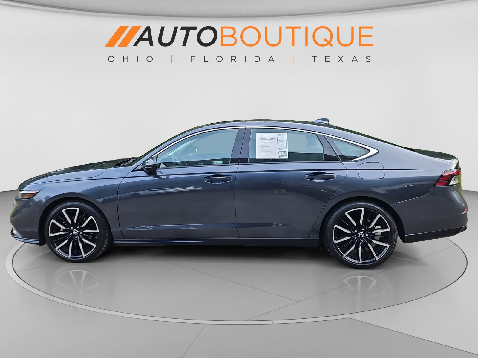 Used 2025 Honda Accord Touring image 2