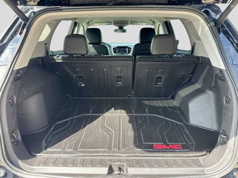Used 2022 GMC Terrain SLT w/ Tech Package FWD image 33