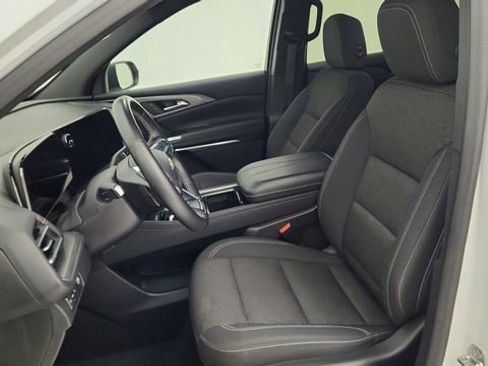 Used 2024 Chevrolet Traverse LT FWD image 16