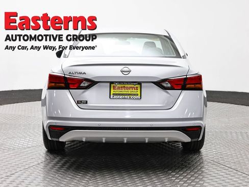 Used 2023 Nissan Altima 2.5 S FWD image 6