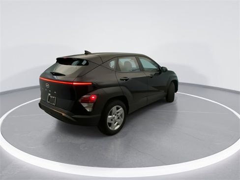 Used 2026 Hyundai Kona SE image 4