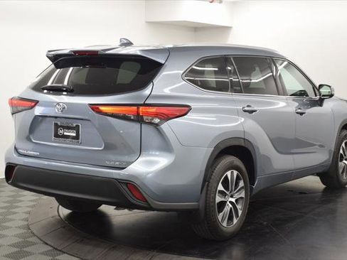 Certified 2022 Toyota Highlander XLE image 8