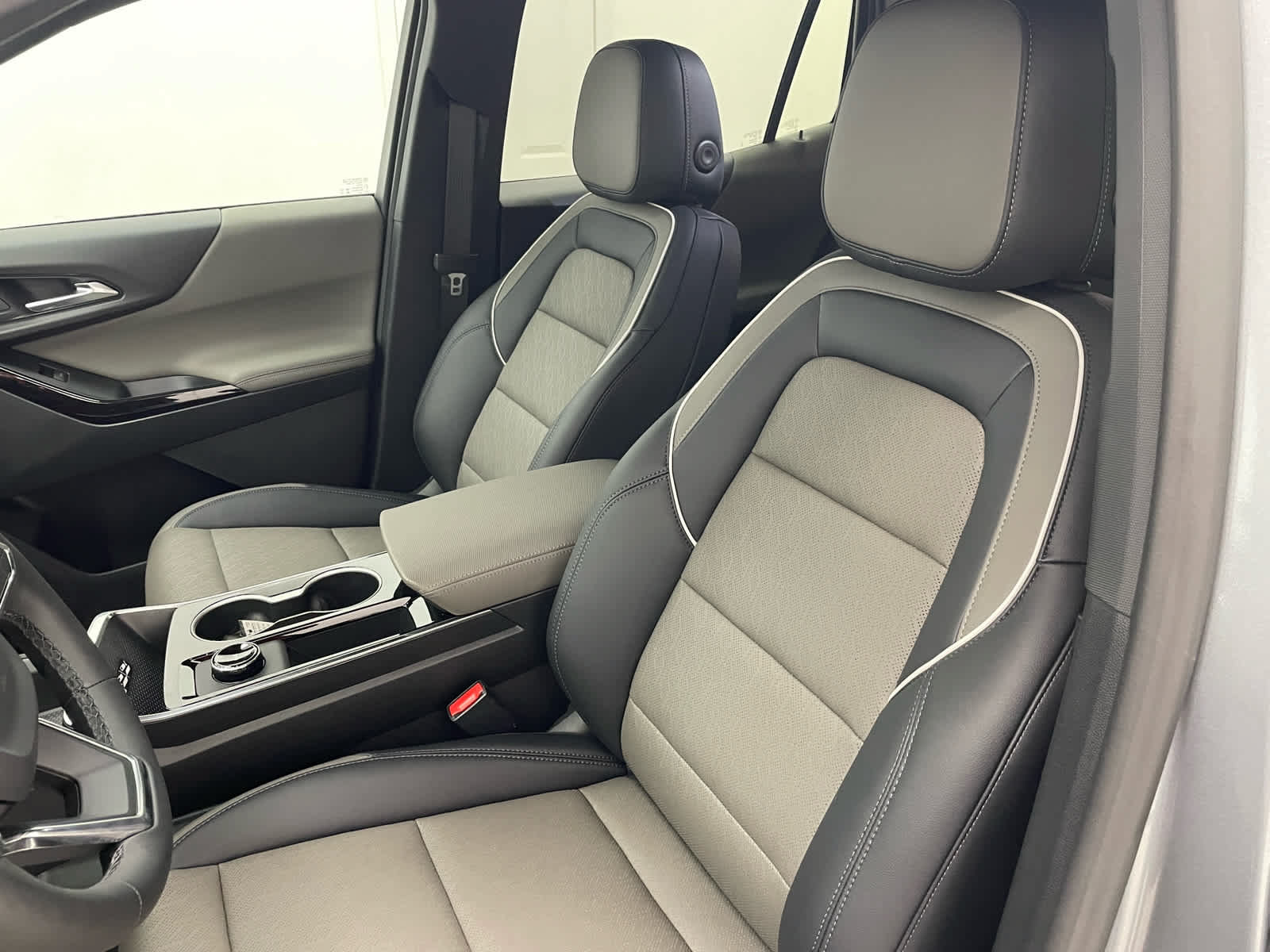 New 2027 Chevrolet Equinox LT w/ Convenience Package II AWD/4WD image 9