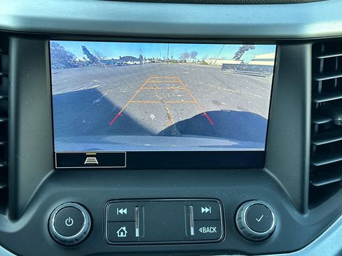 Used 2023 GMC Acadia SLT w/ Elevation Edition image 21