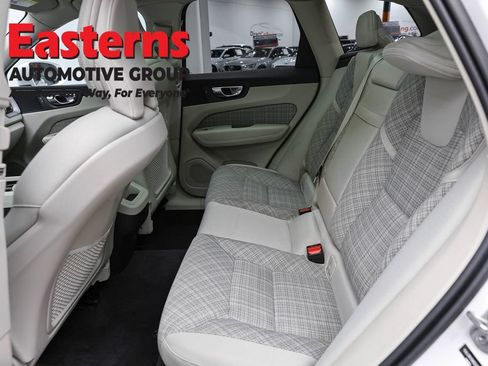 Used 2022 Volvo XC60 B5 Momentum AWD/4WD image 21