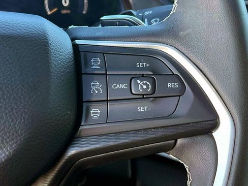 Certified 2025 Jeep Grand Cherokee Laredo image 22