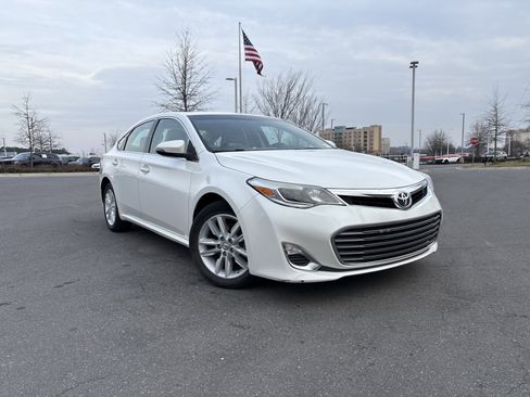 Used 2015 Toyota Avalon XLE image 2