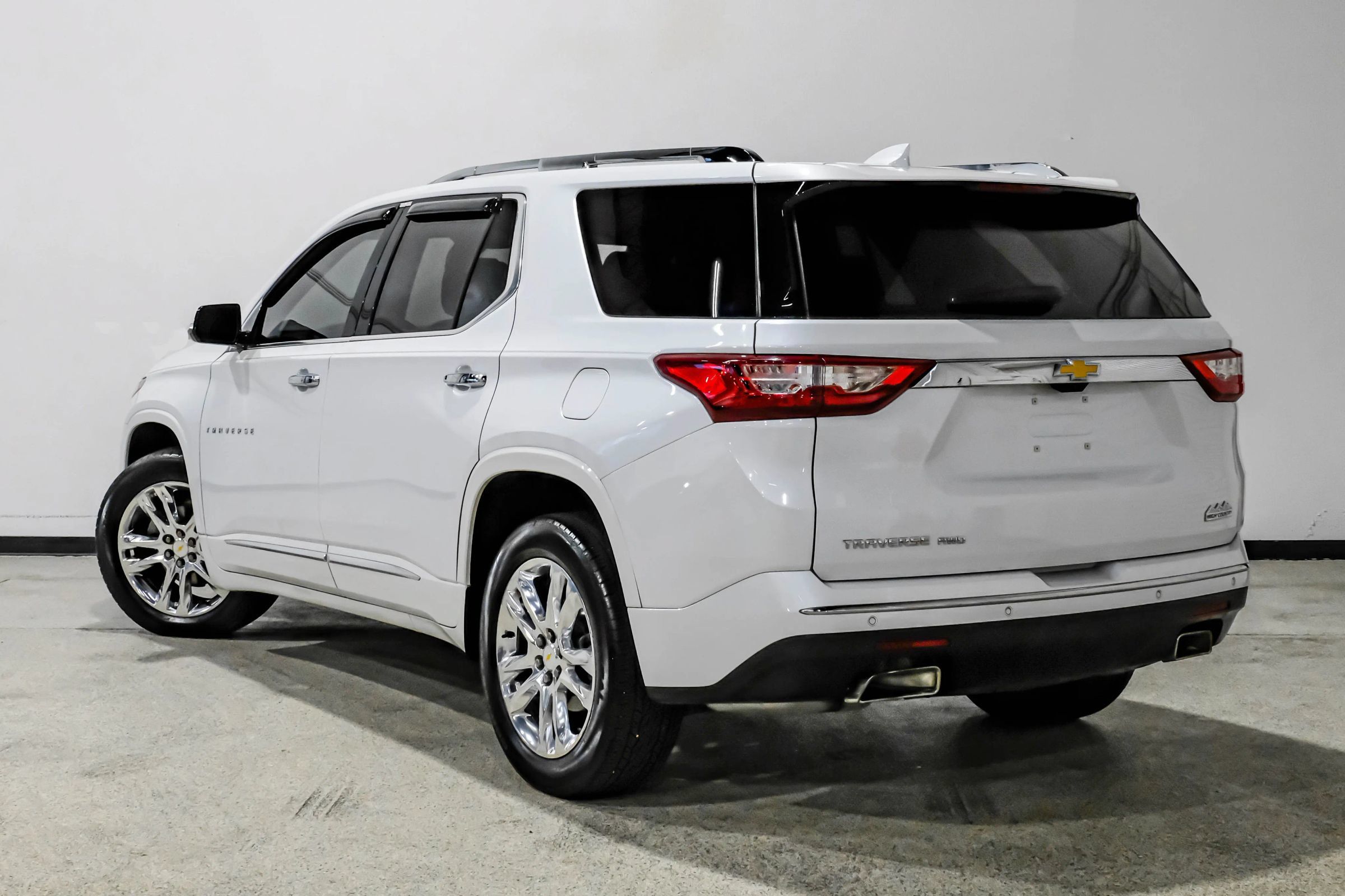 Used 2019 Chevrolet Traverse High Country w/ LPO, Floor Liner Package AWD/4WD image 8