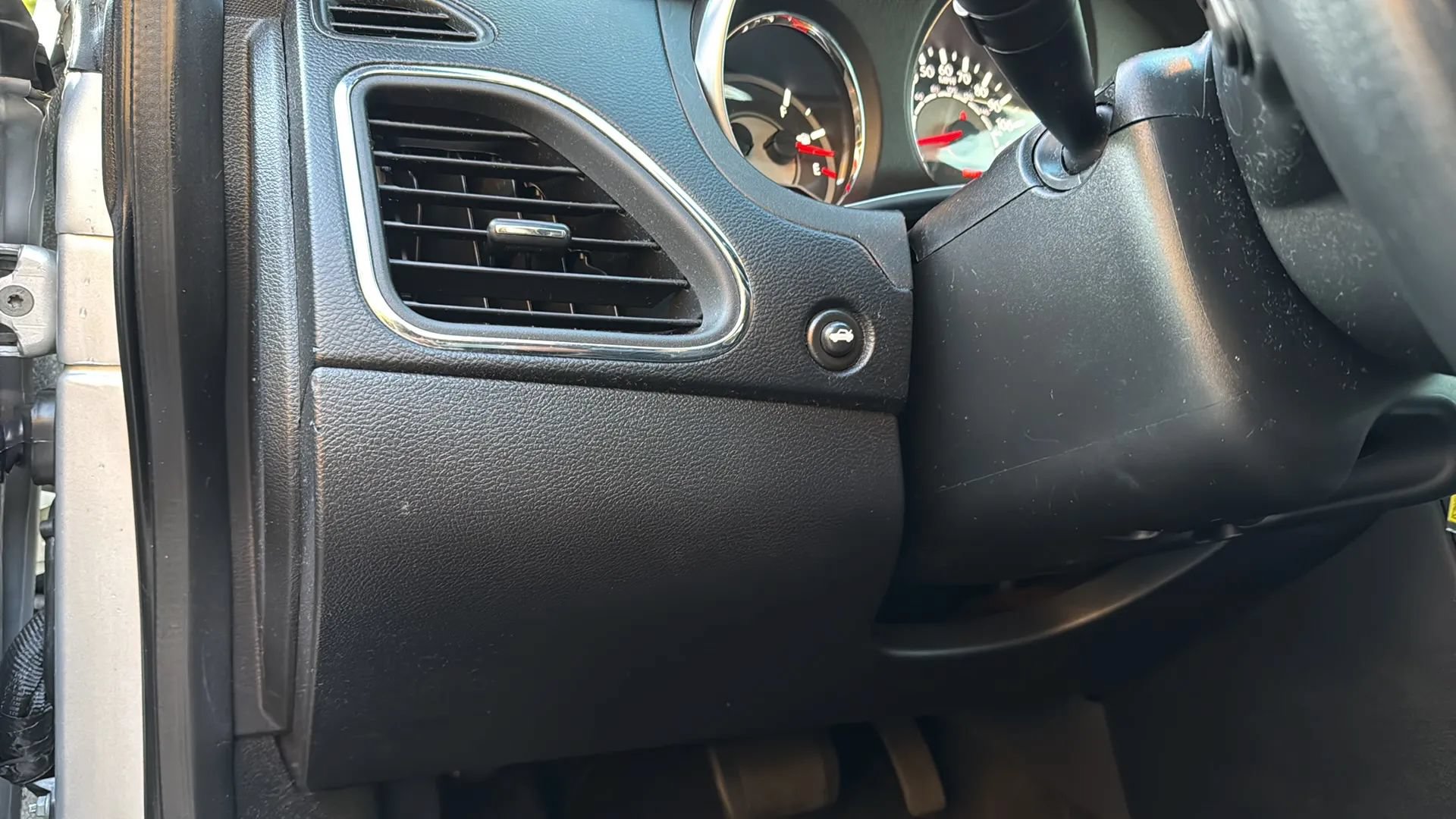 Used 2012 Chrysler 200 Touring FWD image 29