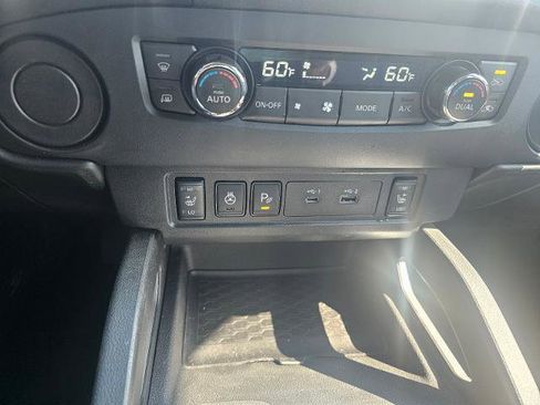Used 2024 Nissan Frontier SV w/ SV Convenience Package RWD image 49
