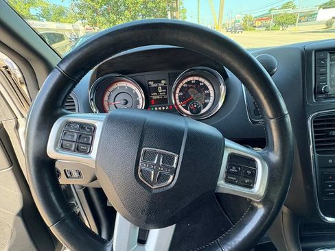 Used 2018 Dodge Grand Caravan GT FWD image 16