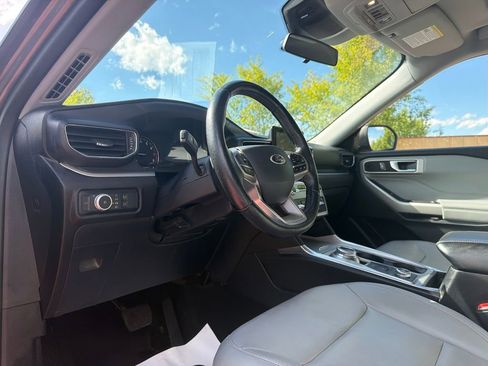 Used 2021 Ford Explorer XLT w/ Equipment Group 202A AWD/4WD image 13