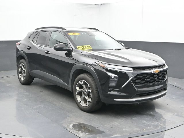 Used 2025 Chevrolet Trax LT FWD image 6