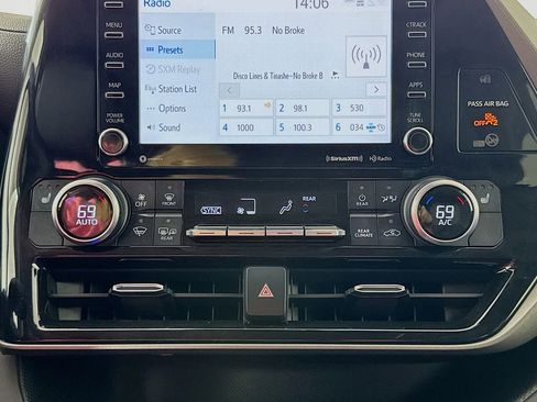 Used 2022 Toyota Highlander XLE image 21