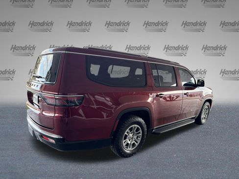 Used 2024 Jeep Wagoneer L image 9