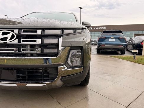 Used 2025 Hyundai Santa Cruz Limited AWD/4WD image 9