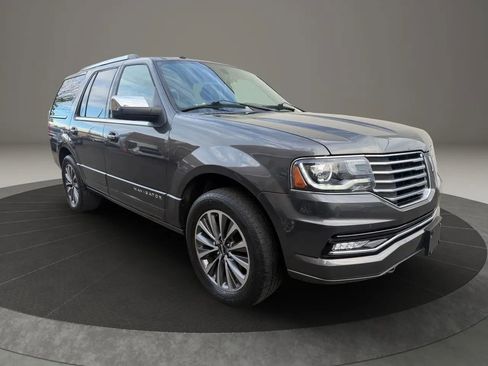 Used 2016 Lincoln Navigator Select image 3