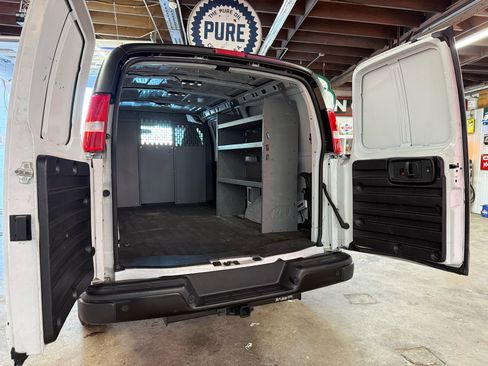 Used 2023 GMC Savana 2500 w/ Driver Convenience Package image 14
