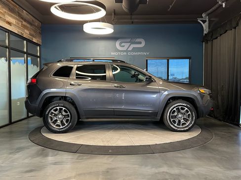Used 2022 Jeep Cherokee Trailhawk AWD/4WD image 2