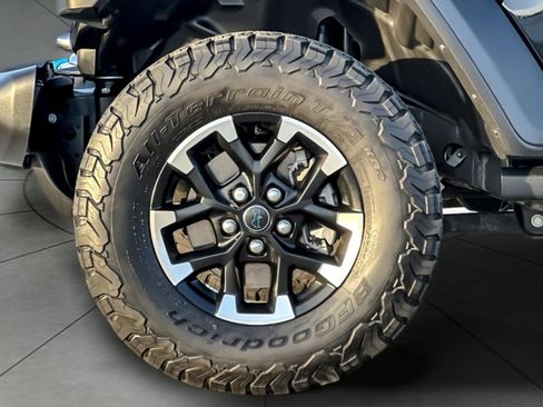 Used 2024 Jeep Wrangler Unlimited Rubicon 4xe w/ Technology Group image 26