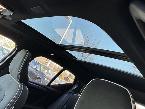 Certified 2025 Volvo XC40 B5 Plus image 17