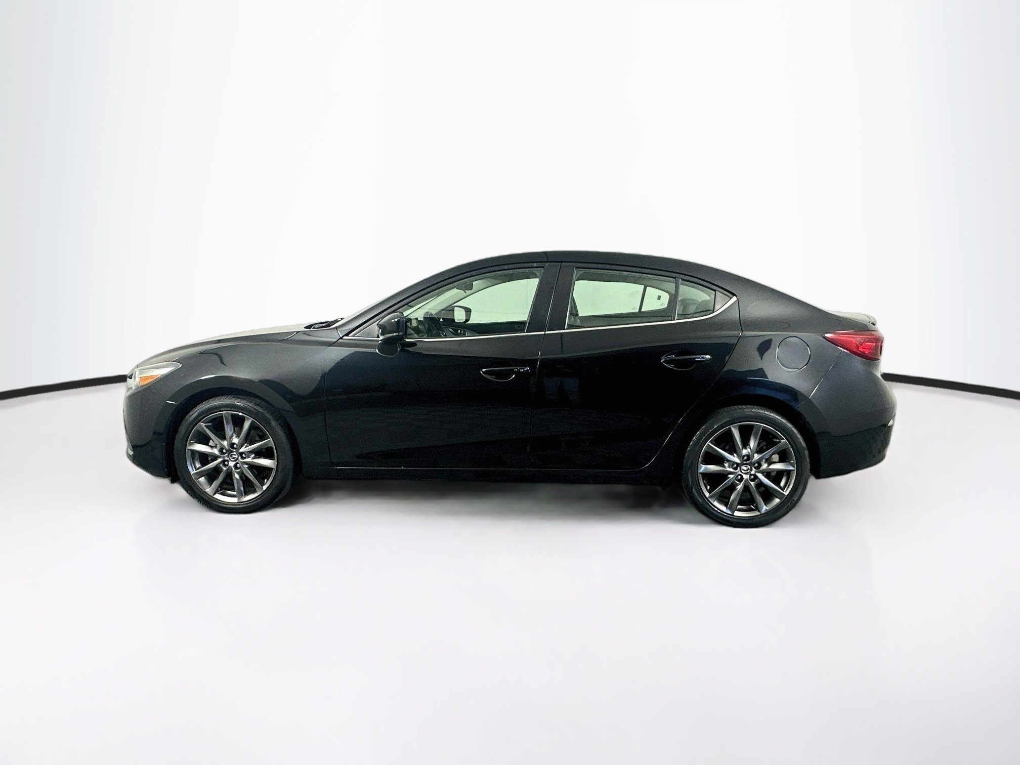 Used 2018 MAZDA MAZDA3 Touring FWD image 4