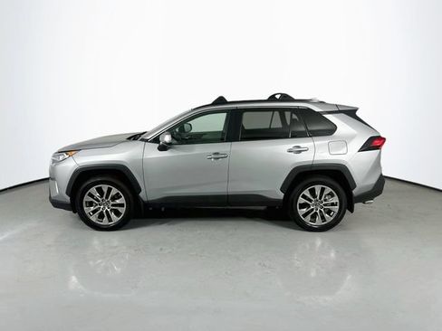 Used 2019 Toyota RAV4 XLE Premium FWD image 6