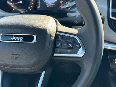 Used 2023 Jeep Compass Limited image 15