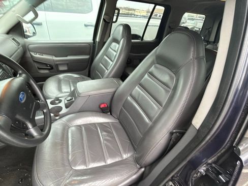 Used 2002 Ford Explorer XLT image 4