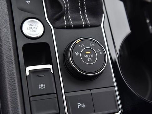 Certified 2023 Volkswagen Atlas Cross Sport SEL R-Line image 17