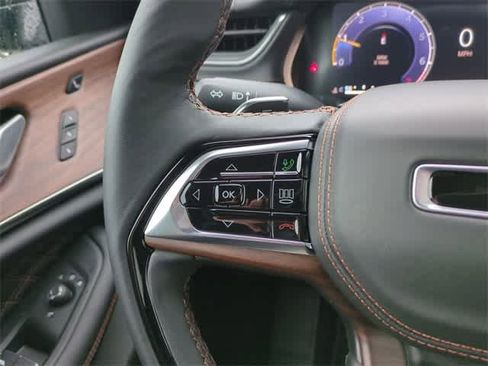 New 2025 Jeep Grand Cherokee Summit image 25