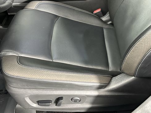 Used 2022 Nissan Pathfinder SL w/ Cargo Package image 16