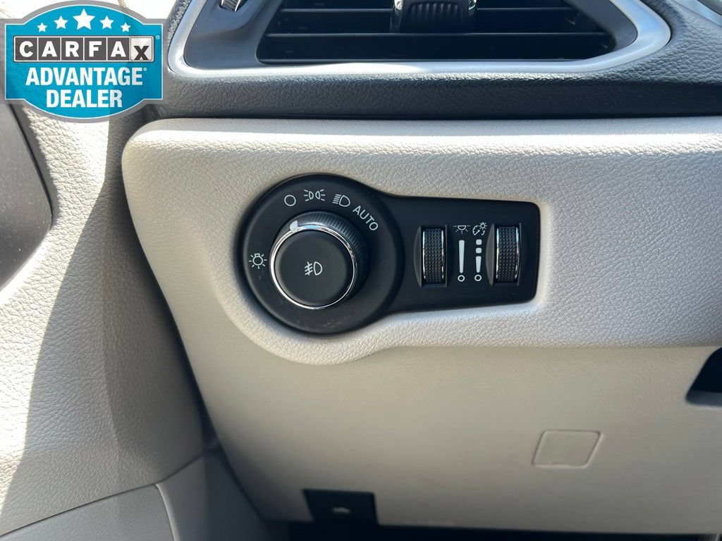 Used 2022 Chrysler Pacifica Touring-L FWD image 11