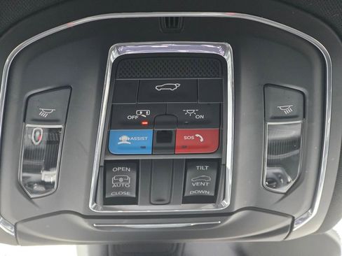 Used 2023 Jeep Grand Cherokee Altitude image 22