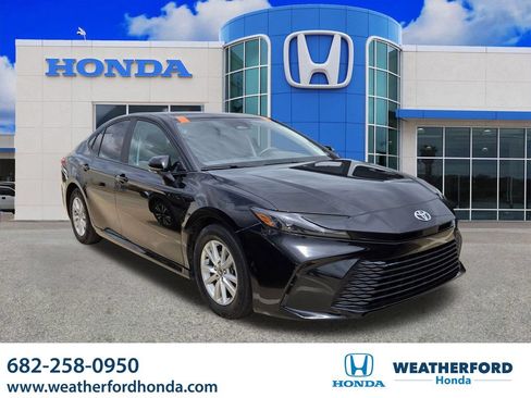 Used 2025 Toyota Camry LE FWD image 1
