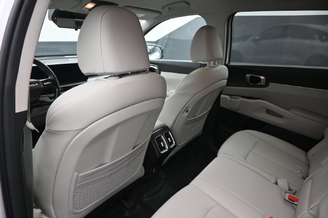 Used 2026 Kia Sorento S FWD image 6