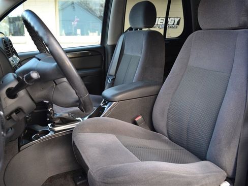 Used 2007 GMC Envoy SLE image 10