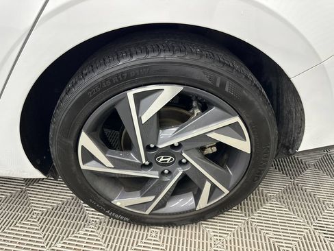 Used 2025 Hyundai Elantra SEL FWD image 18