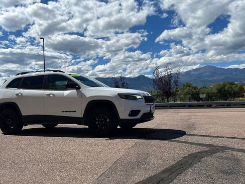 Used 2023 Jeep Cherokee Altitude Lux image 18