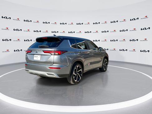 Used 2024 Mitsubishi Outlander SE Black Edition image 8