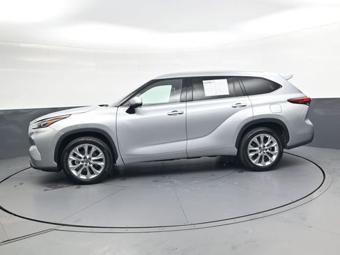 Used 2023 Toyota Highlander Limited image 8