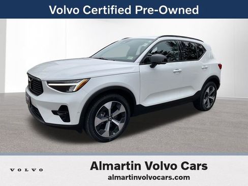 Certified 2025 Volvo XC40 B5 Plus image 1