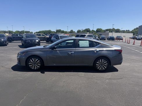 Used 2025 Nissan Altima 2.5 SV FWD image 4